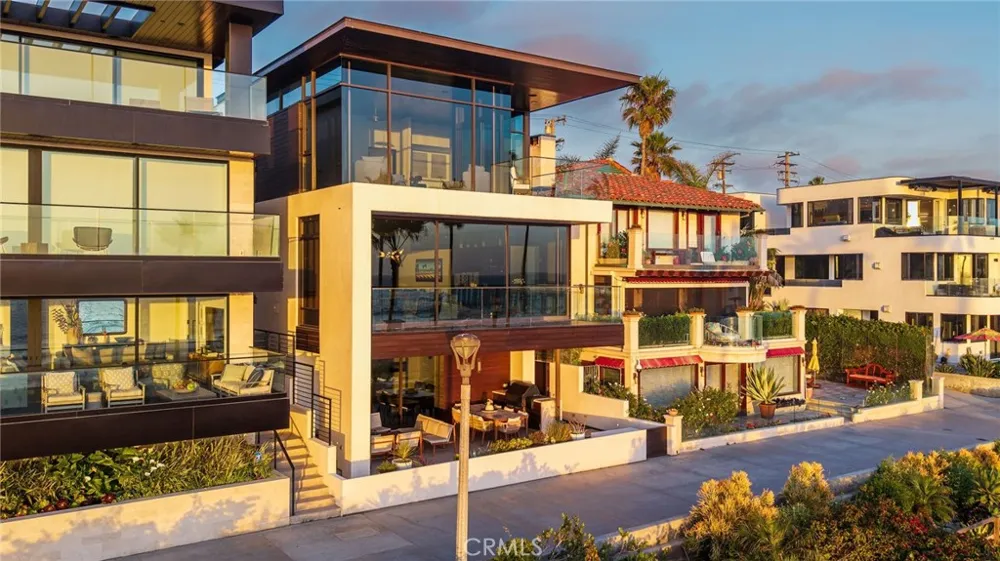 1204 The Strand Manhattan Beach, CA 90266