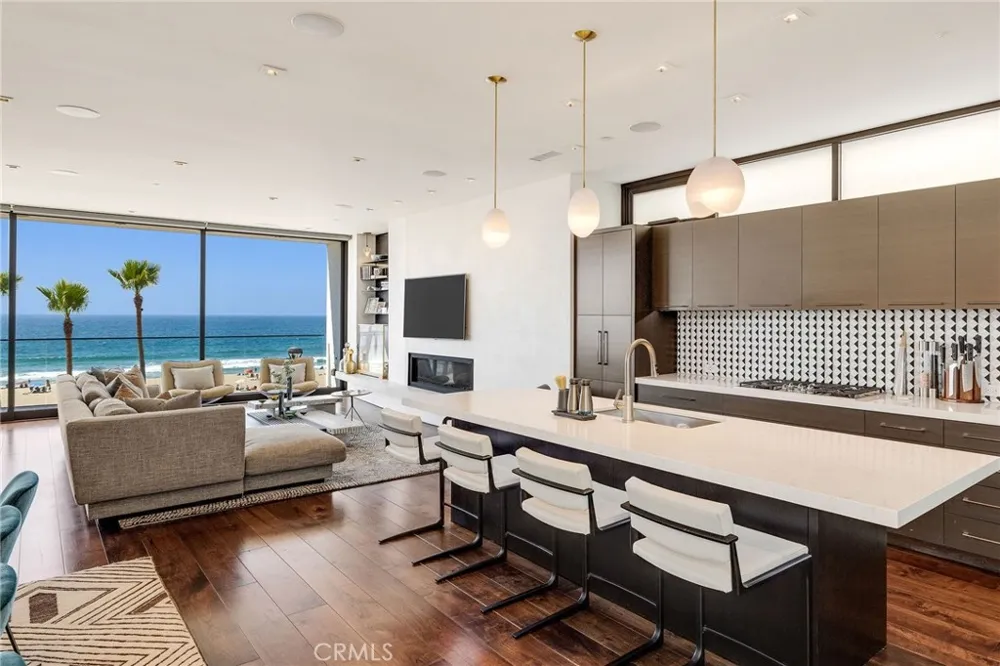 1204 The Strand Manhattan Beach, CA 90266