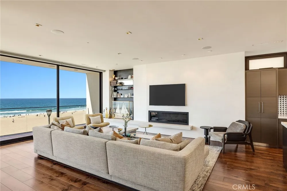 1204 The Strand Manhattan Beach, CA 90266