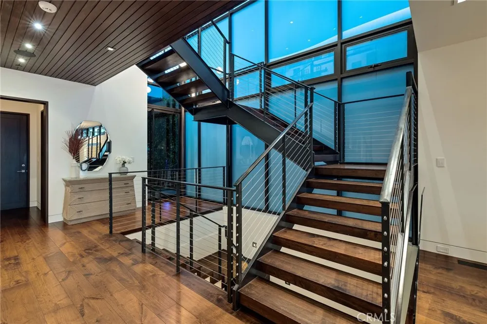 1204 The Strand Manhattan Beach, CA 90266