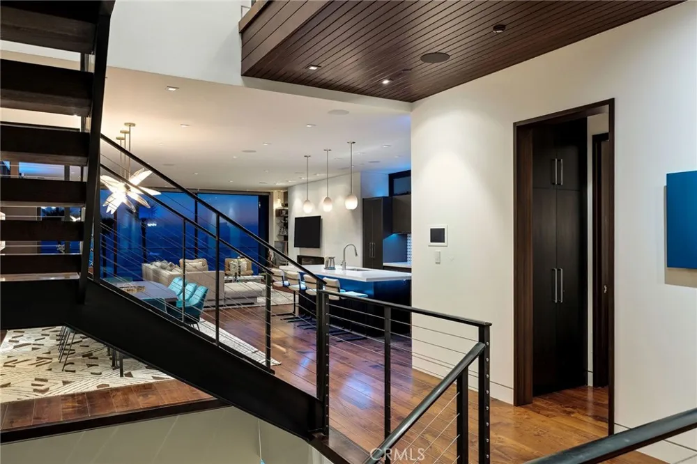 1204 The Strand Manhattan Beach, CA 90266