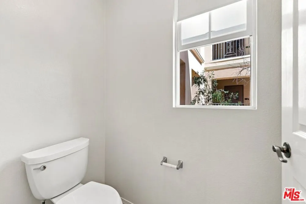 13080 Pacific #111 Playa Vista, CA 90094