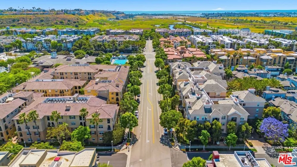 13080 Pacific #111 Playa Vista, CA 90094