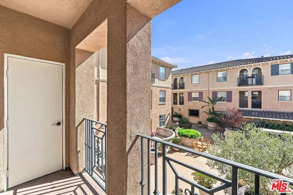 13080 Pacific #111 Playa Vista, CA 90094