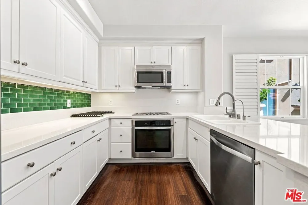 13080 Pacific #111 Playa Vista, CA 90094