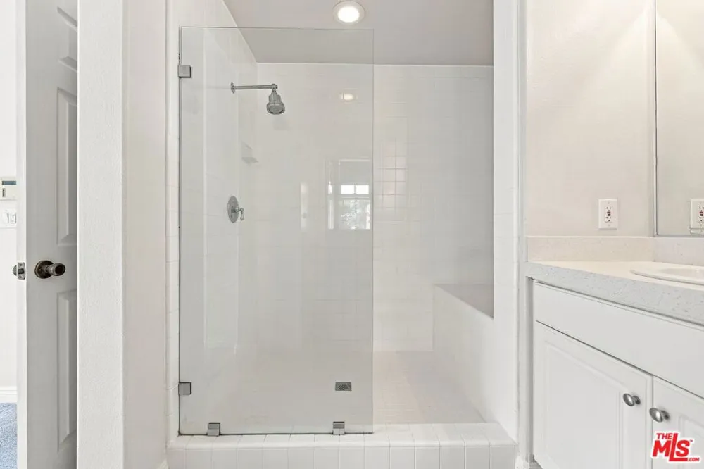13080 Pacific #111 Playa Vista, CA 90094