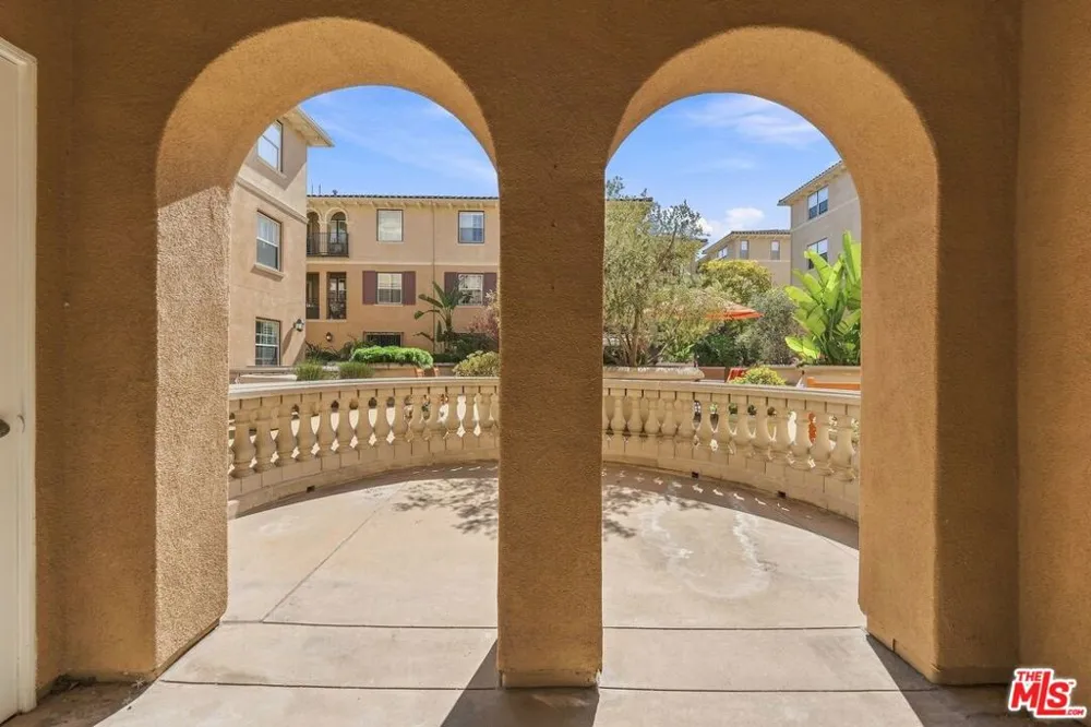 13080 Pacific #111 Playa Vista, CA 90094