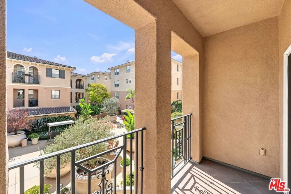 13080 Pacific #111 Playa Vista, CA 90094