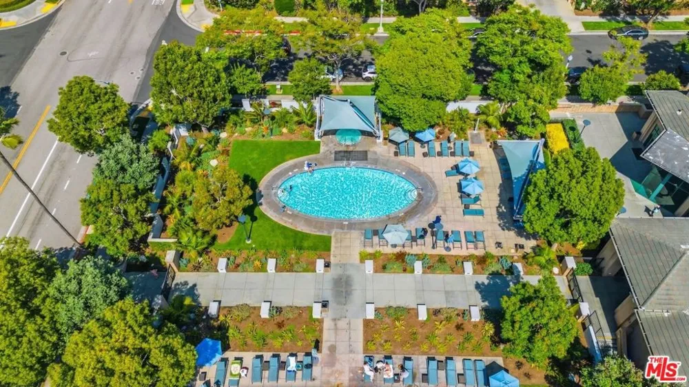 13080 Pacific #111 Playa Vista, CA 90094