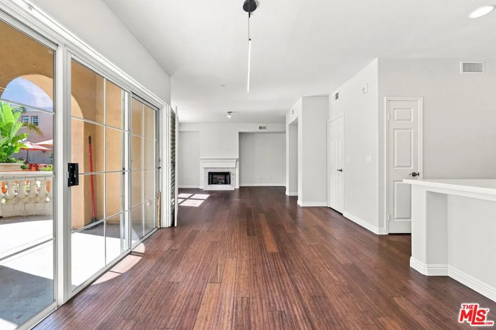 13080 Pacific #111 Playa Vista, CA 90094