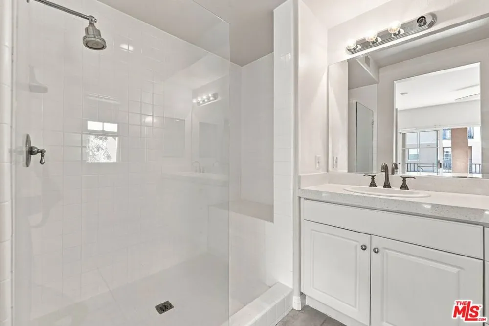 13080 Pacific #111 Playa Vista, CA 90094