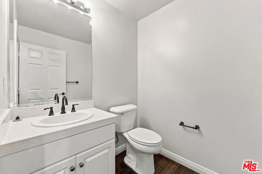 13080 Pacific #111 Playa Vista, CA 90094