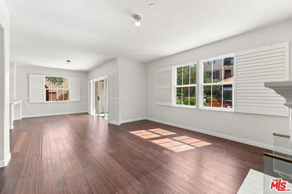 13080 Pacific #111 Playa Vista, CA 90094