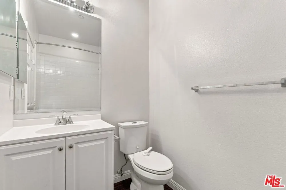 13080 Pacific #111 Playa Vista, CA 90094