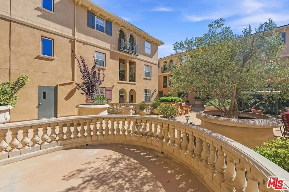 13080 Pacific #111 Playa Vista, CA 90094