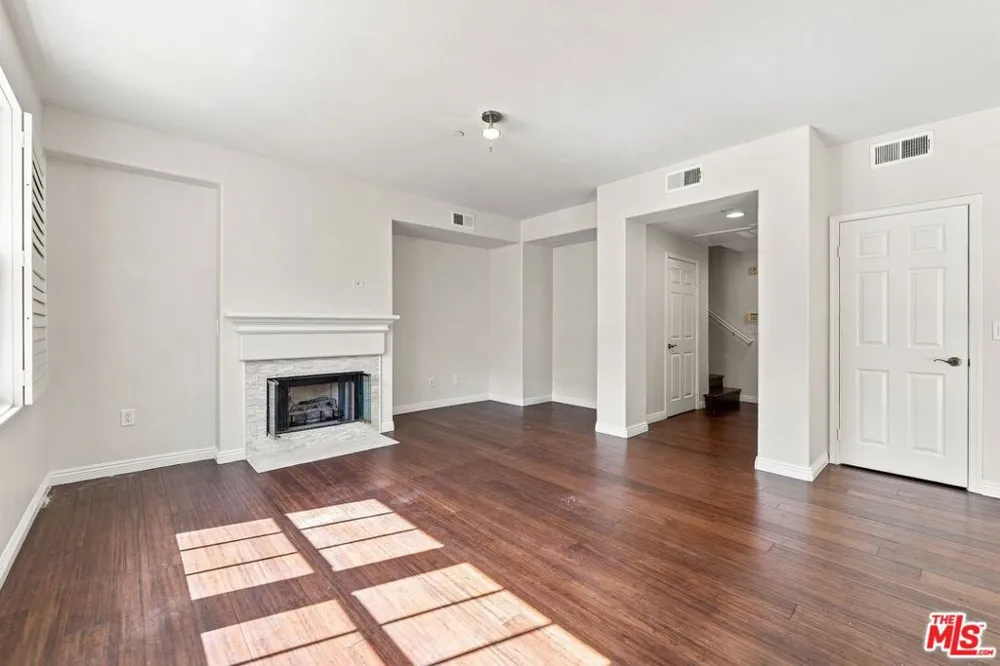 13080 Pacific #111 Playa Vista, CA 90094