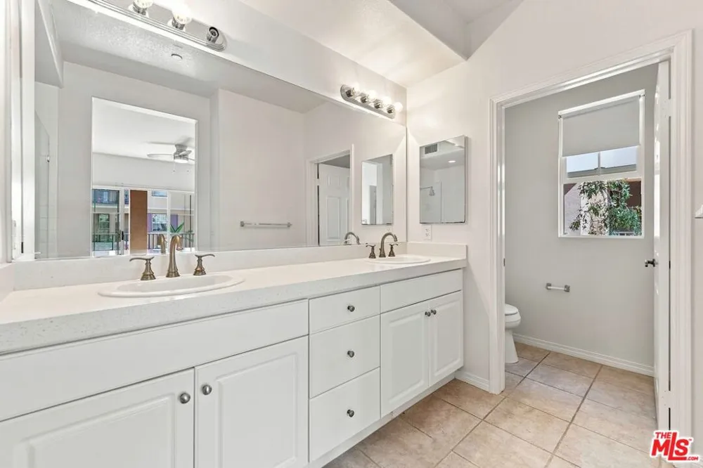 13080 Pacific #111 Playa Vista, CA 90094