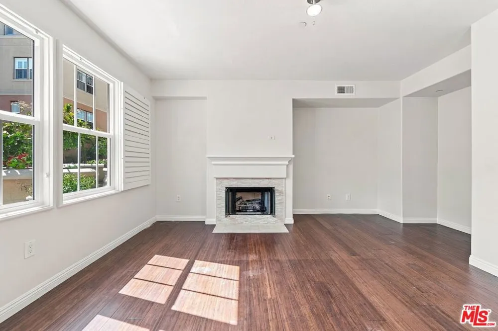 13080 Pacific #111 Playa Vista, CA 90094
