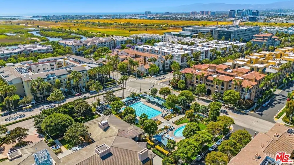 13080 Pacific #111 Playa Vista, CA 90094
