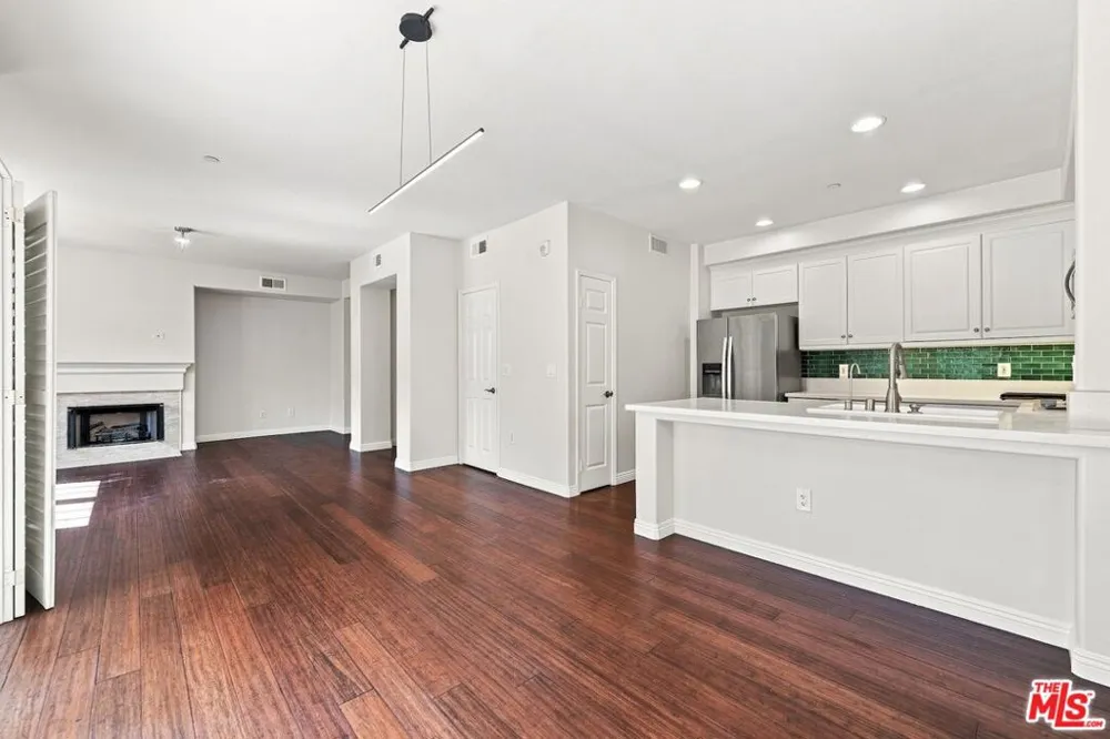 13080 Pacific #111 Playa Vista, CA 90094