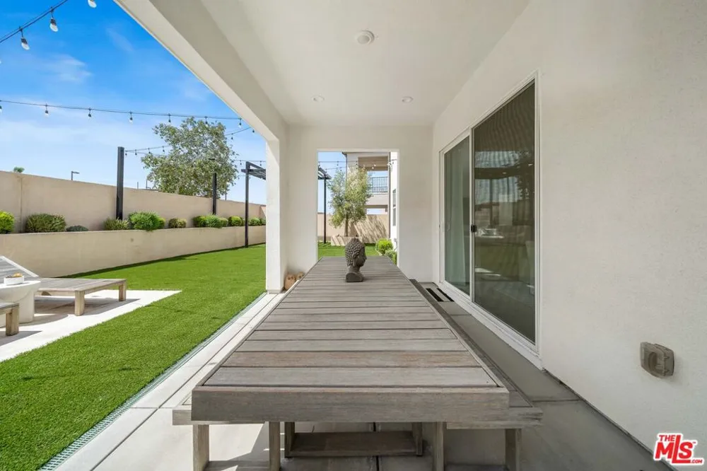 19254 Blackthorn Drive Santa Clarita, CA 91351