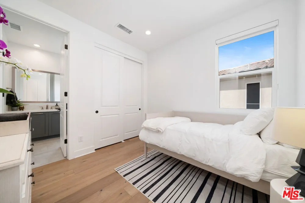 19254 Blackthorn Drive Santa Clarita, CA 91351