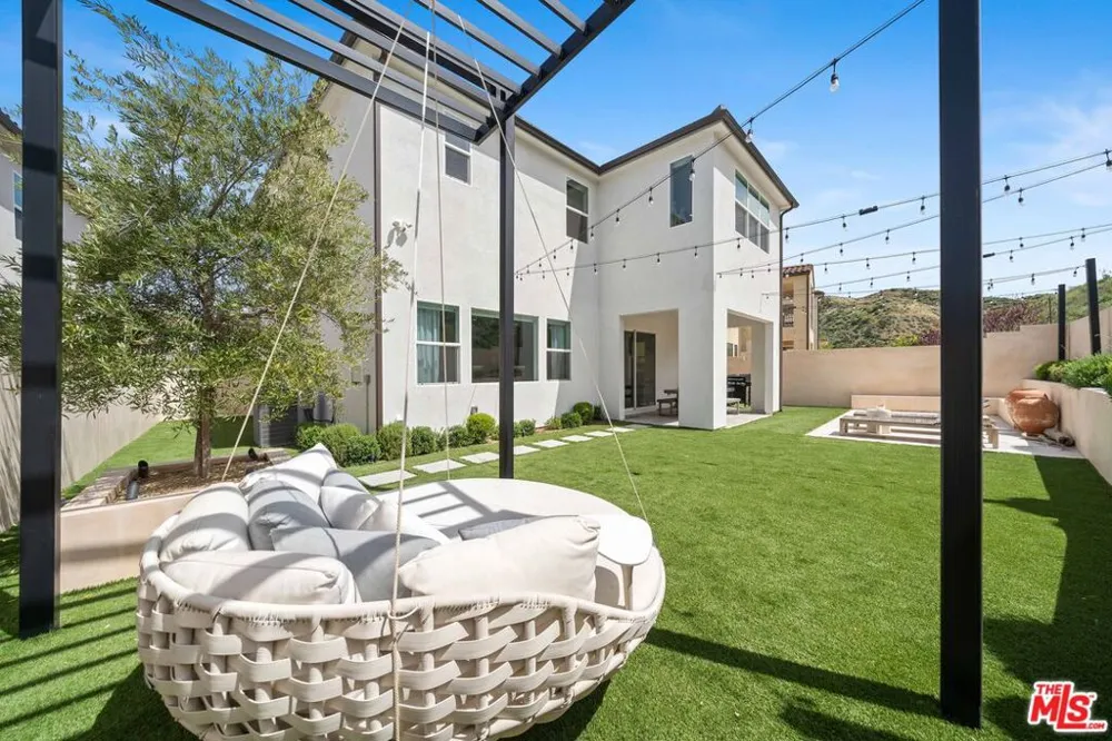 19254 Blackthorn Drive Santa Clarita, CA 91351