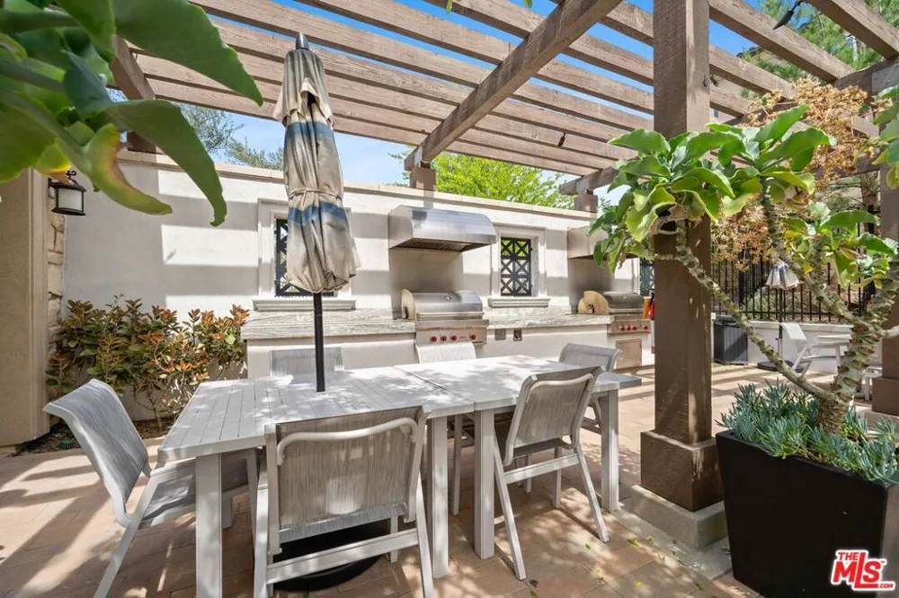 19254 Blackthorn Drive Santa Clarita, CA 91351