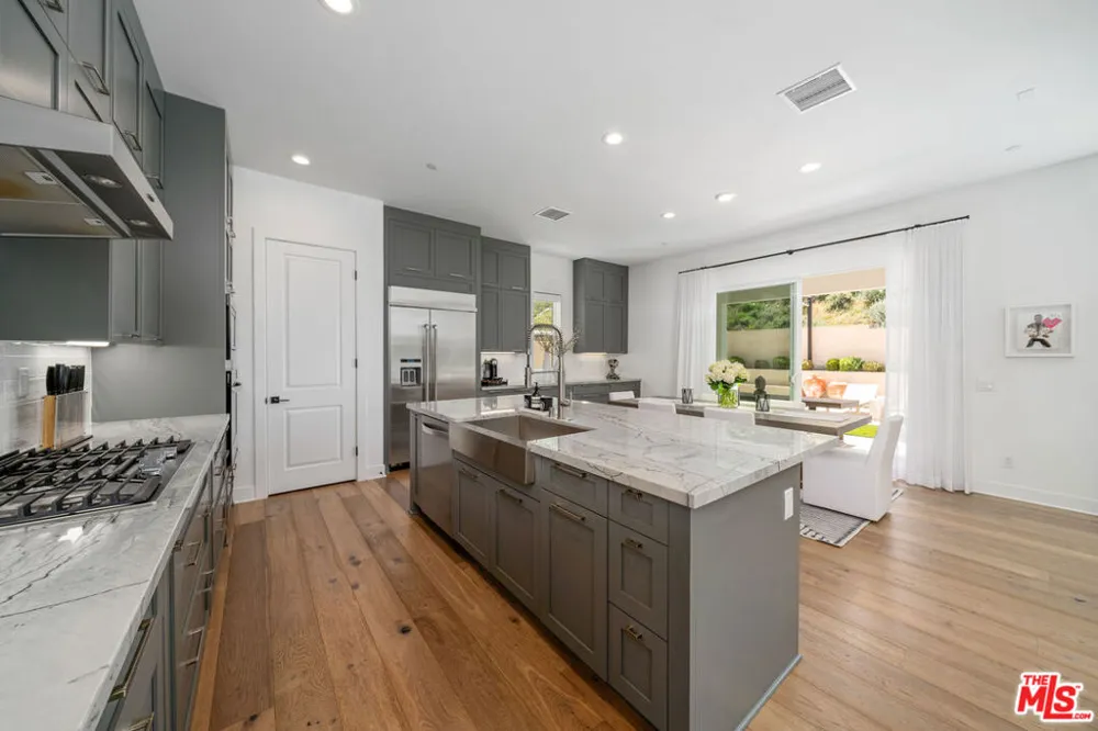 19254 Blackthorn Drive Santa Clarita, CA 91351