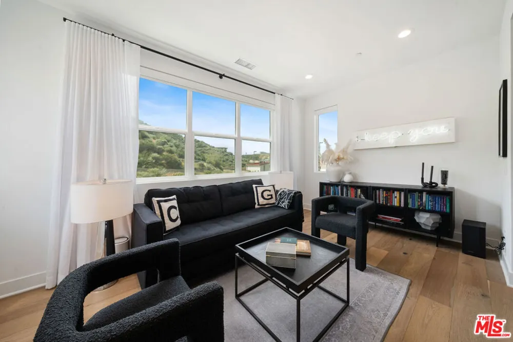 19254 Blackthorn Drive Santa Clarita, CA 91351