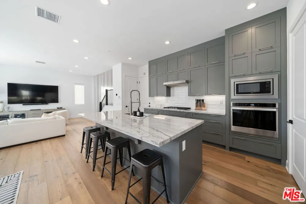 19254 Blackthorn Drive Santa Clarita, CA 91351