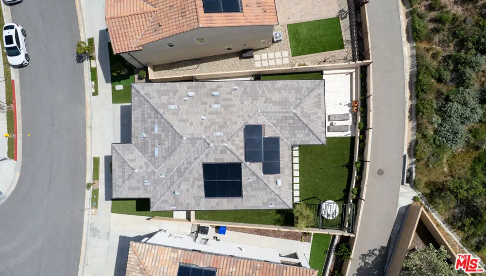 19254 Blackthorn Drive Santa Clarita, CA 91351
