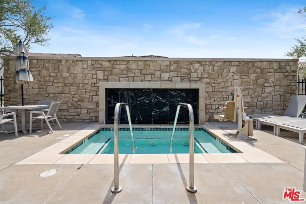 19254 Blackthorn Drive Santa Clarita, CA 91351