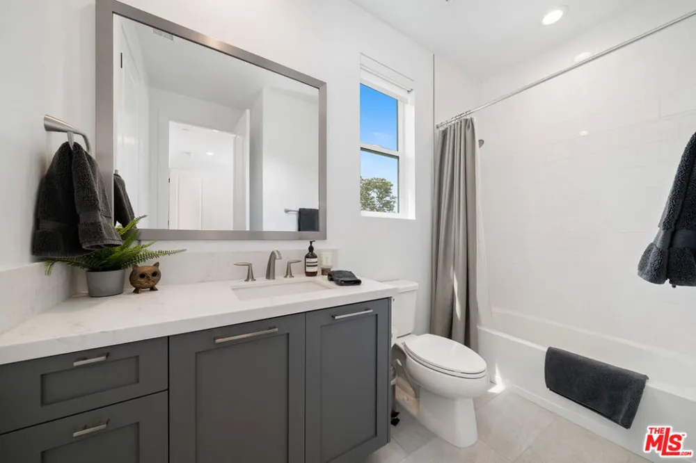 19254 Blackthorn Drive Santa Clarita, CA 91351