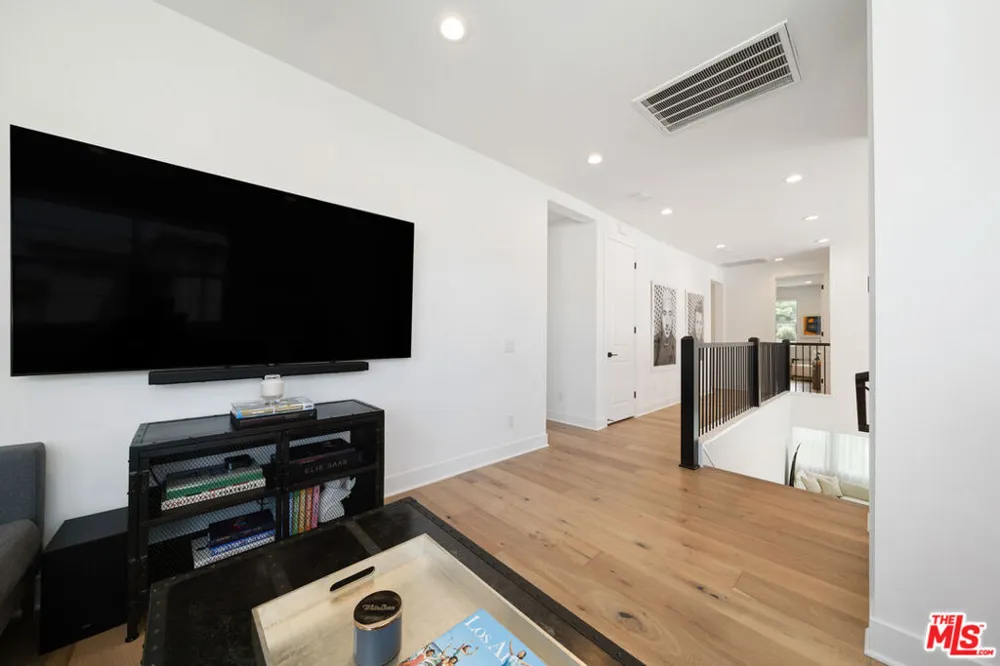 19254 Blackthorn Drive Santa Clarita, CA 91351