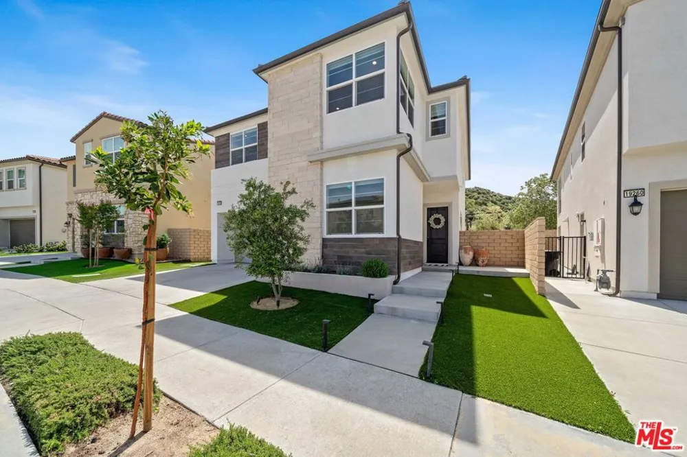19254 Blackthorn Drive Santa Clarita, CA 91351