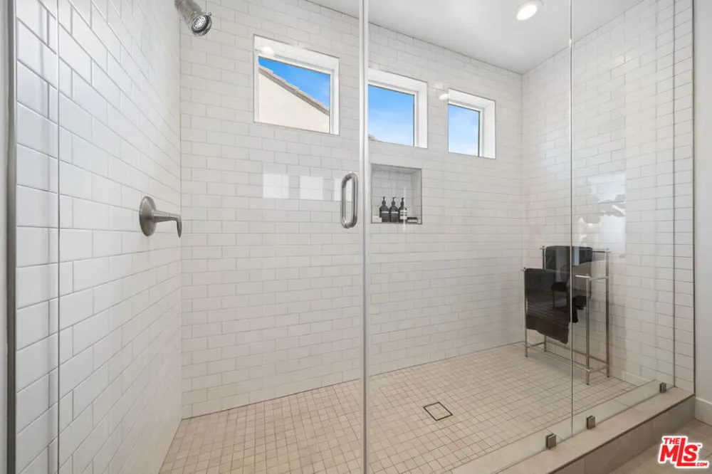 19254 Blackthorn Drive Santa Clarita, CA 91351
