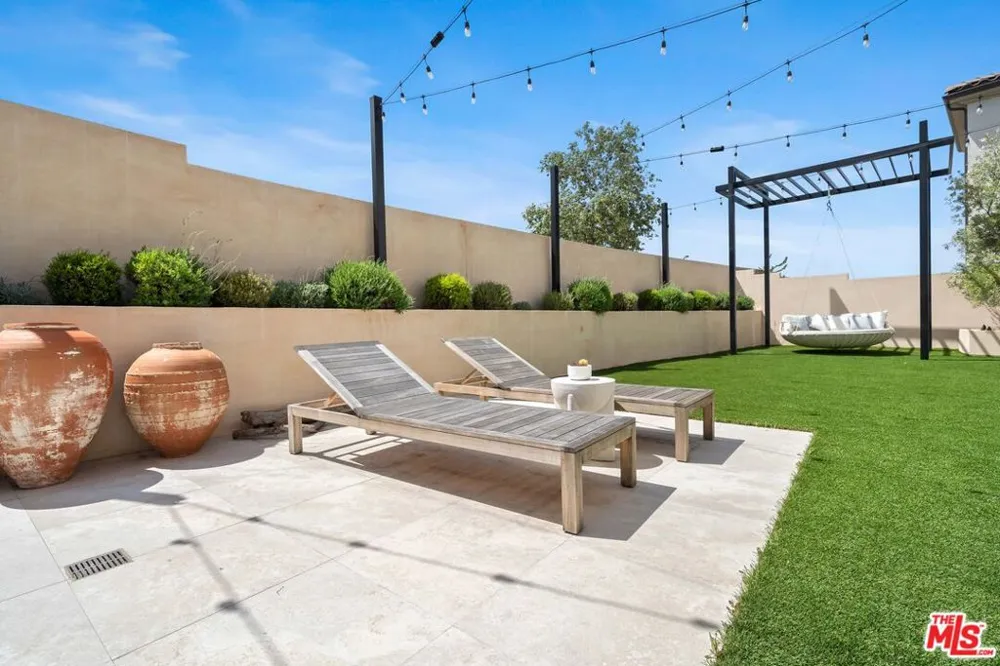 19254 Blackthorn Drive Santa Clarita, CA 91351