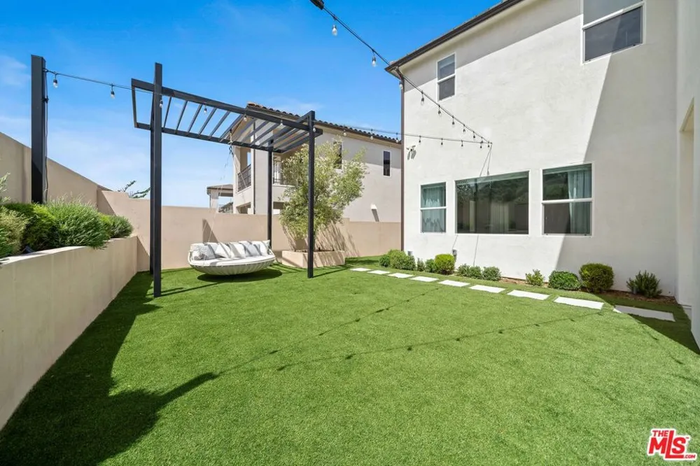 19254 Blackthorn Drive Santa Clarita, CA 91351