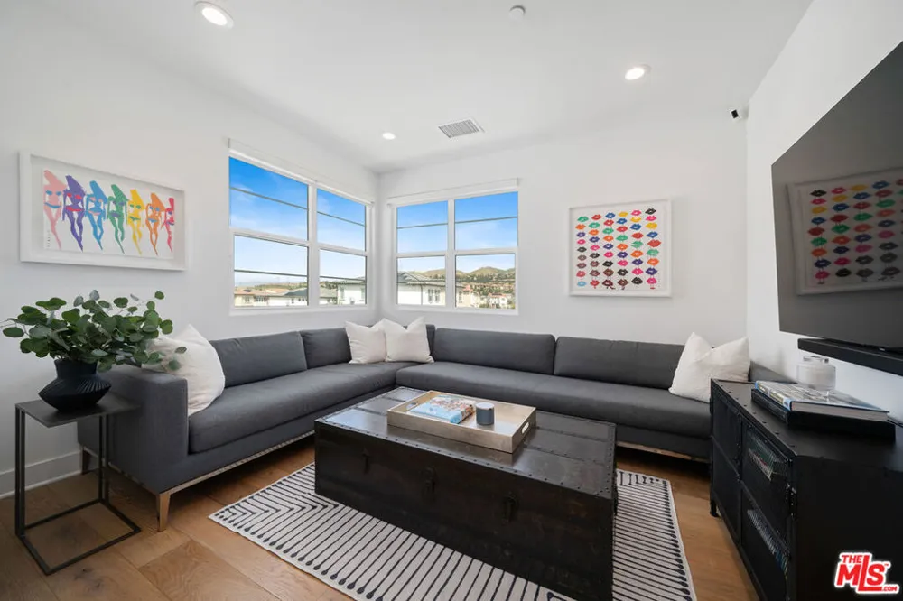 19254 Blackthorn Drive Santa Clarita, CA 91351