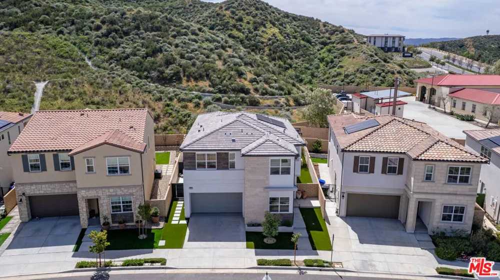19254 Blackthorn Drive Santa Clarita, CA 91351