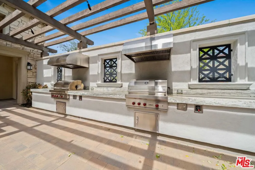 19254 Blackthorn Drive Santa Clarita, CA 91351