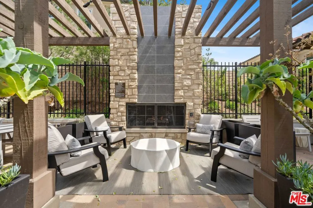 19254 Blackthorn Drive Santa Clarita, CA 91351