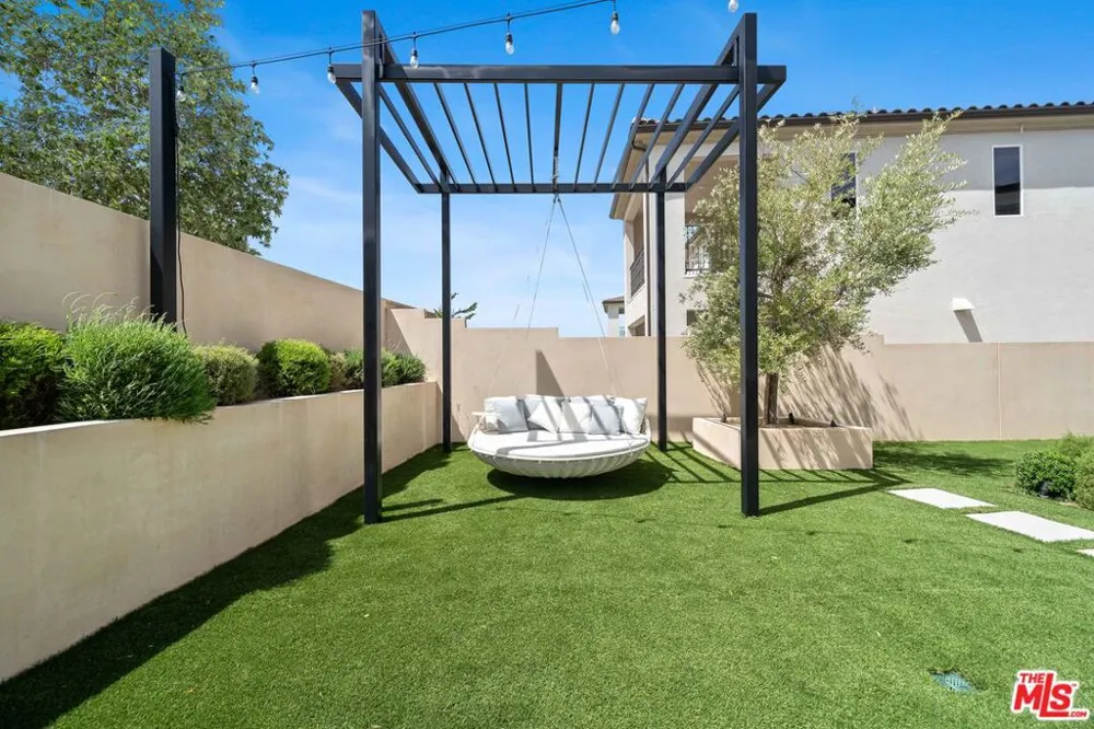 19254 Blackthorn Drive Santa Clarita, CA 91351