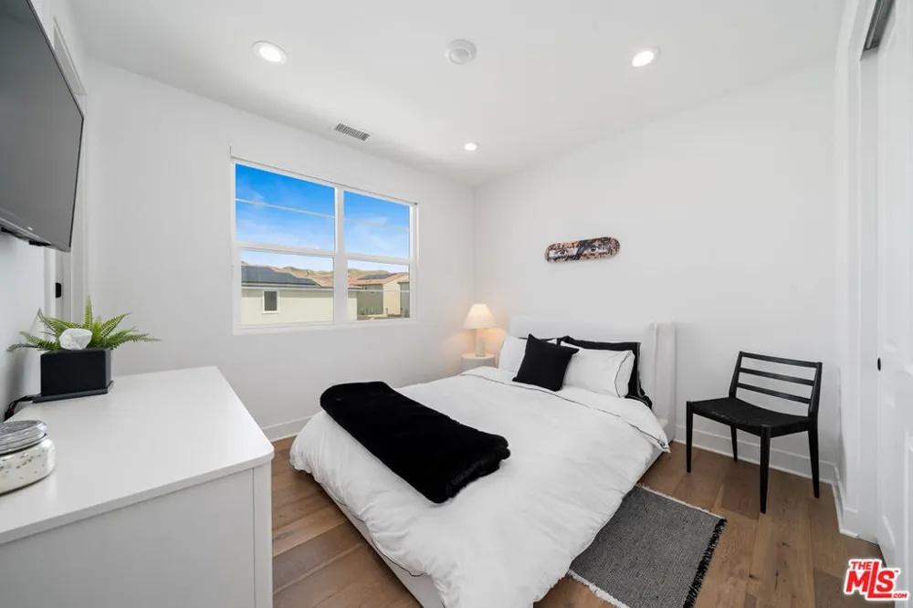 19254 Blackthorn Drive Santa Clarita, CA 91351