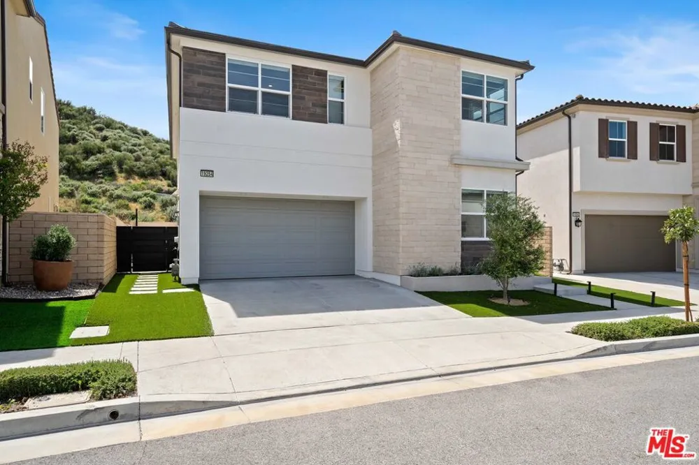 19254 Blackthorn Drive Santa Clarita, CA 91351