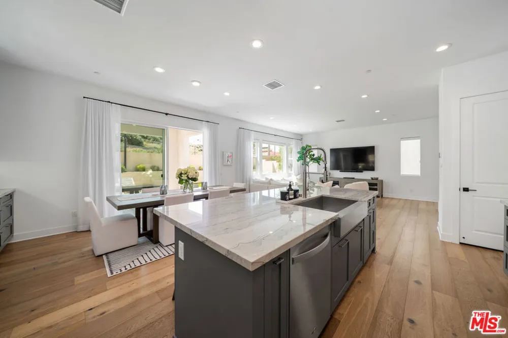 19254 Blackthorn Drive Santa Clarita, CA 91351