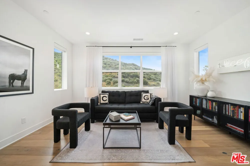 19254 Blackthorn Drive Santa Clarita, CA 91351