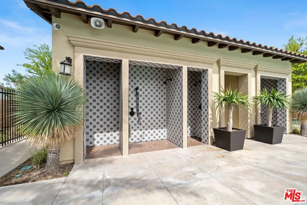 19254 Blackthorn Drive Santa Clarita, CA 91351