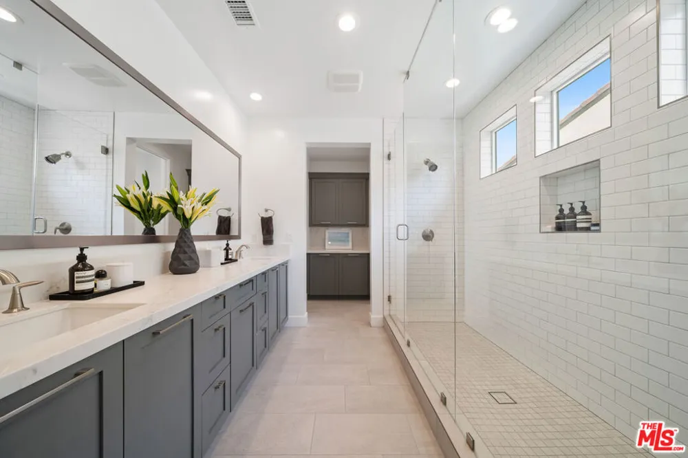 19254 Blackthorn Drive Santa Clarita, CA 91351